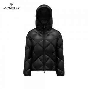 【秋冬に暖かさを】MONCLER モンクレール Egilope ショートダウンジャケット ブラック G20931A0004768950999